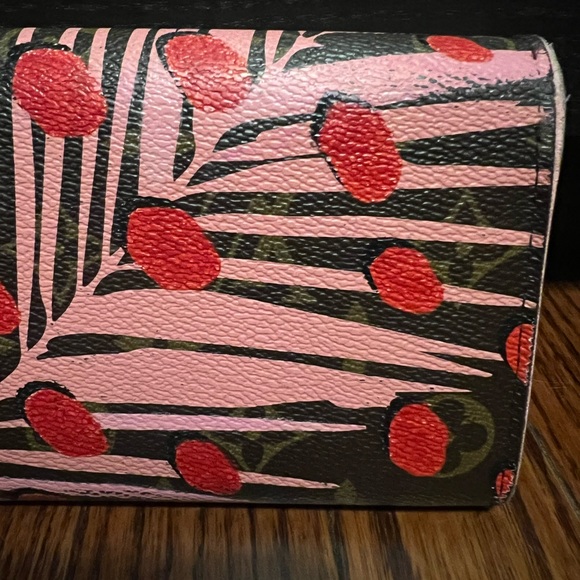 Louis Vuitton Jungle Dot Sarah Wallet - Picture 4 of 17